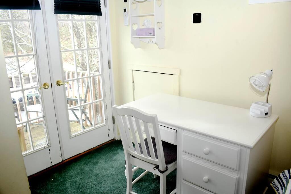 Crescent Lake 3-Bedroom Vacation Home Steps To Camelback Ski Area Ski-In Ski-Out מראה חיצוני תמונה
