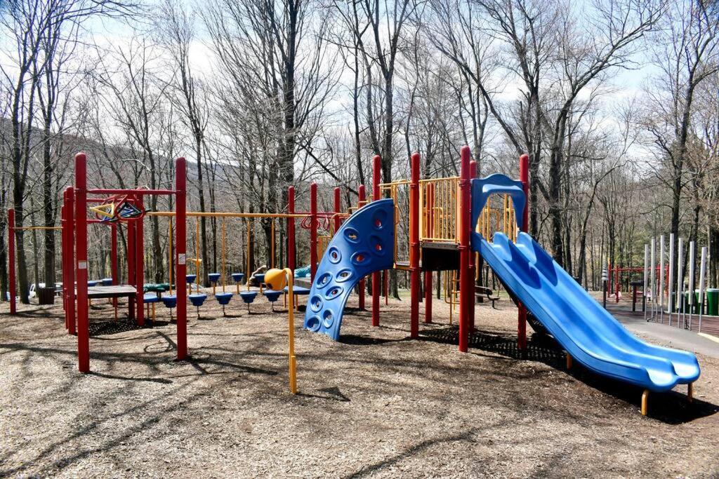 Crescent Lake 3-Bedroom Vacation Home Steps To Camelback Ski Area Ski-In Ski-Out מראה חיצוני תמונה